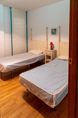 3 bedrooms, free WiFi, bed sheets - Seafront apartment in Roses (Roses)