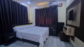Deluxe Room, Balcony, City View | In-room safe, desk, laptop workspace, blackout drapes