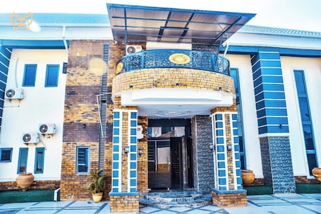 Exterior detail. La Villa Resort And Hotel