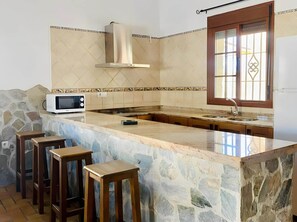 Private kitchen - Spacious Villa With Private Pool (Conil de la Frontera)