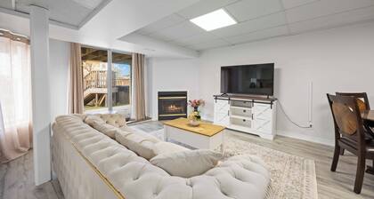 Quiet Aurora Executive Suite - 2BR with Separate Entry