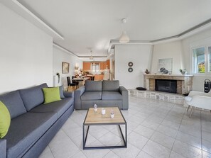 TV, fireplace, books - Spacious 3bd Apartment in Lefkakia, Nafplio (NAFPLIO)