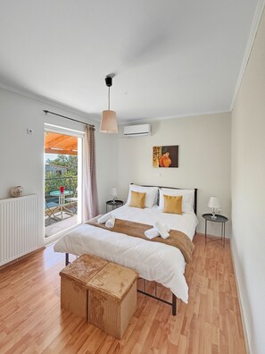 3 bedrooms, desk, soundproofing, iron/ironing board - Spacious 3bd Apartment in Lefkakia, Nafplio (NAFPLIO)