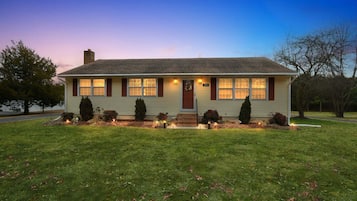 House, 3 Bedrooms | Exterior