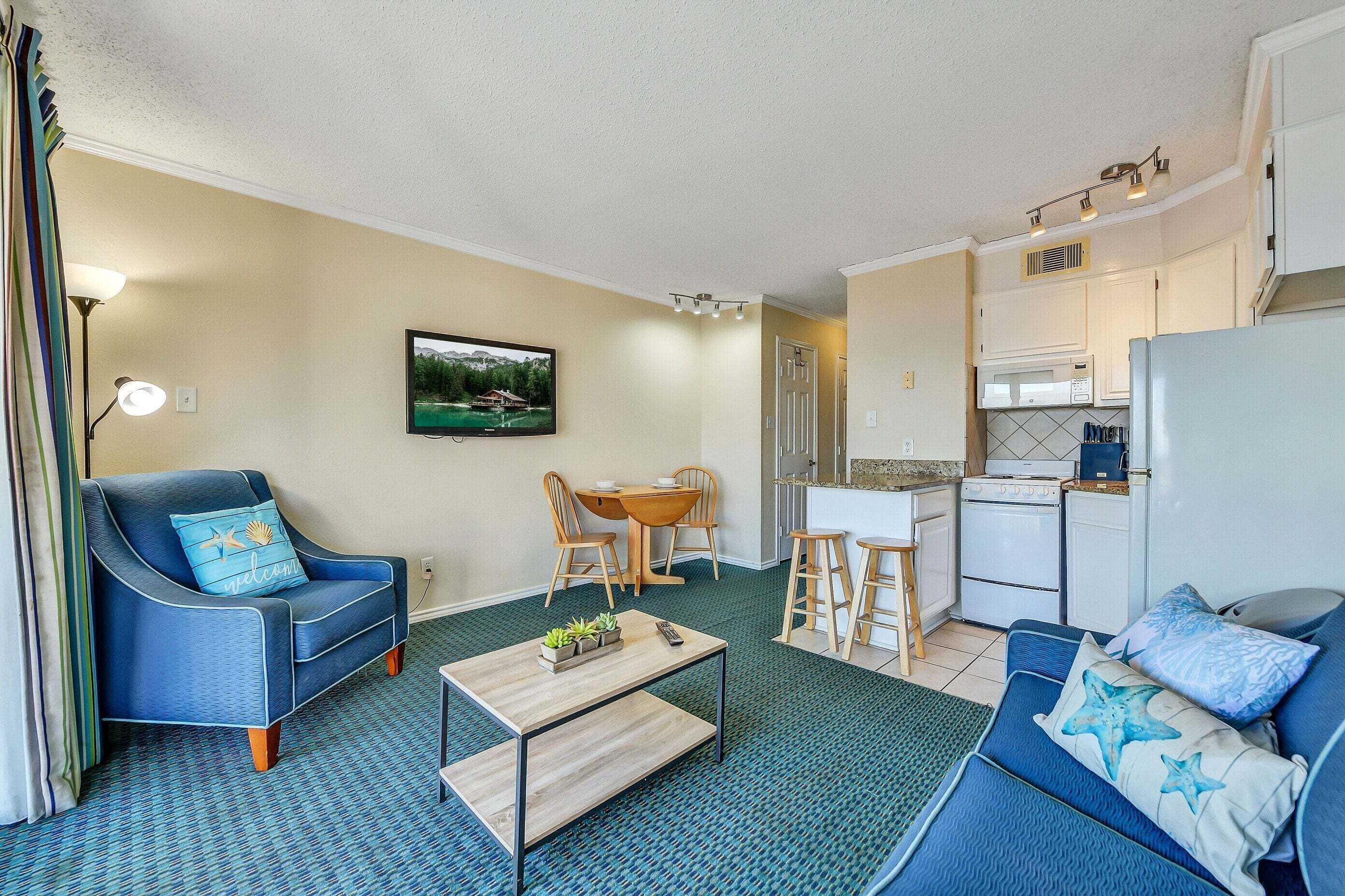 Condo, 1 Bedroom | Living area