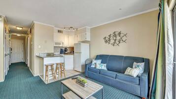 Condo, 1 Bedroom | Living area