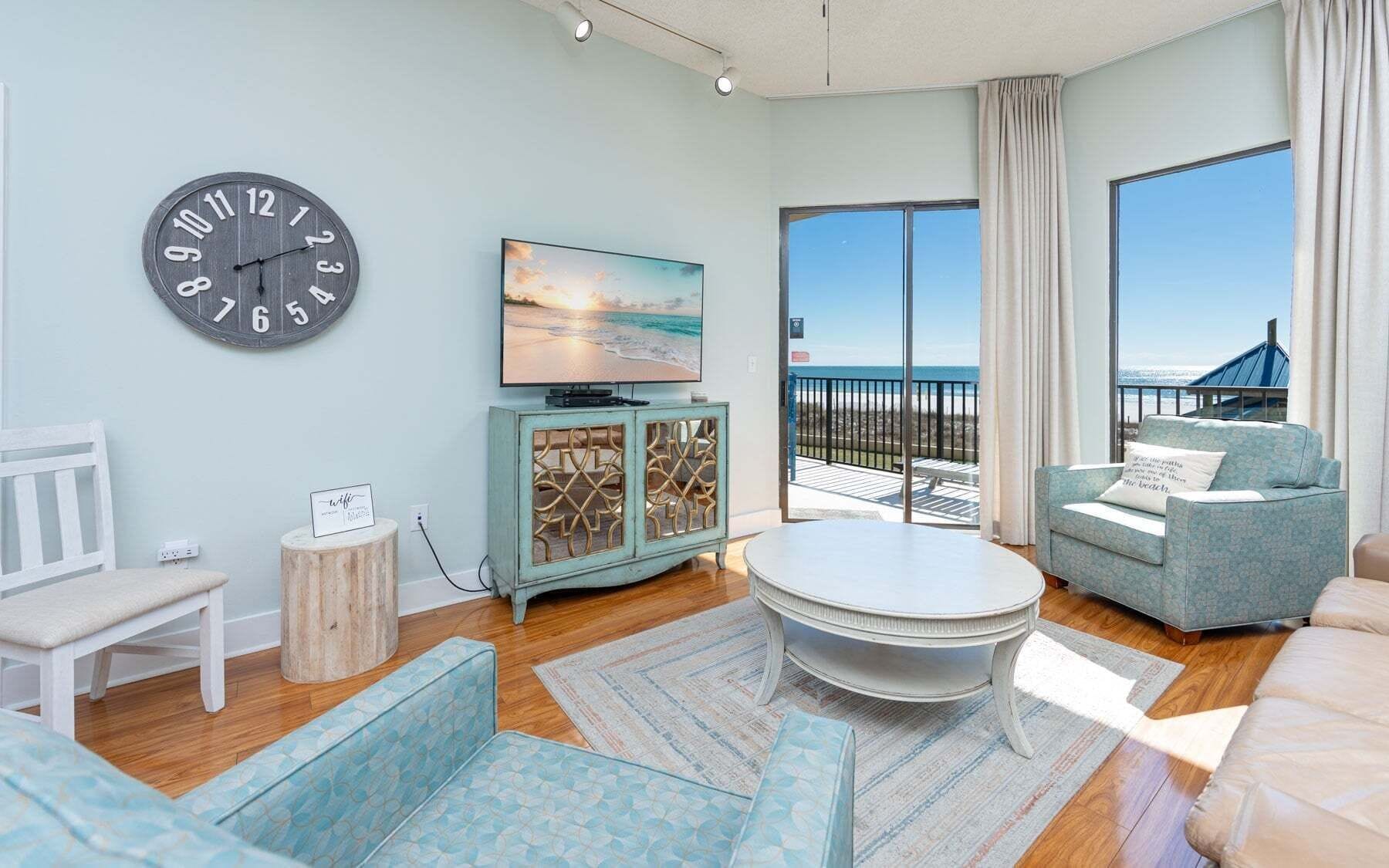 Condo, 2 quartos | Área de estar