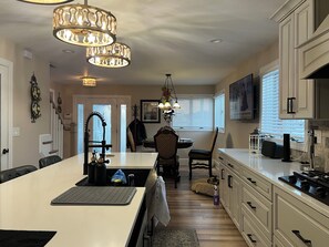 電子レンジ、オーブン、コンロ、食器洗い機