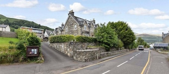 Balmore - 3 Bedroom Townhouse, in the heart of Killin, Scottish Highlands