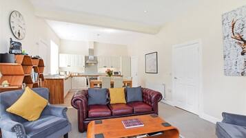 TV connectée, livres, chaßne hi-fi