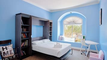 4 bedrooms, desk, iron/ironing board, travel cot