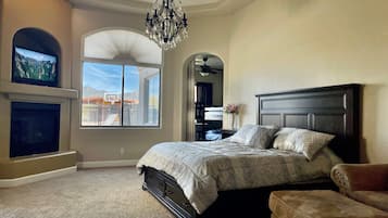 4 bedrooms, desk, iron/ironing board, travel crib