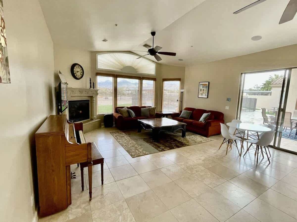 Smart TV, fireplace, offices