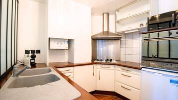 Deluxe Apartment | Private kitchen