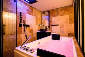 ดีลักซ์อพาร์ทเมนท์ | ห้องน้ำ