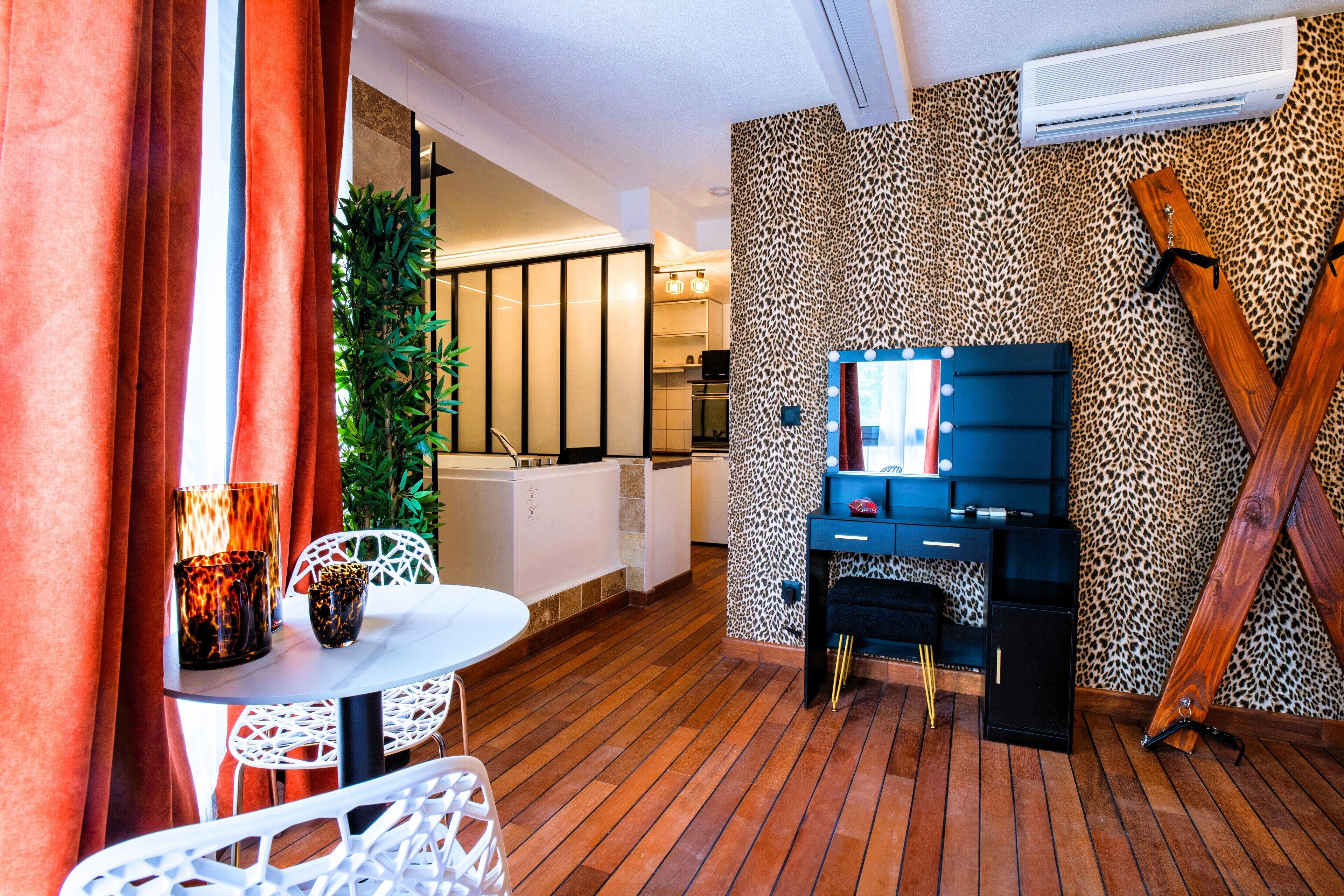 Deluxe Apartment | Dining