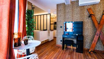 Deluxe Apartment | Dining