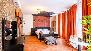 Deluxe Apartment | Free WiFi