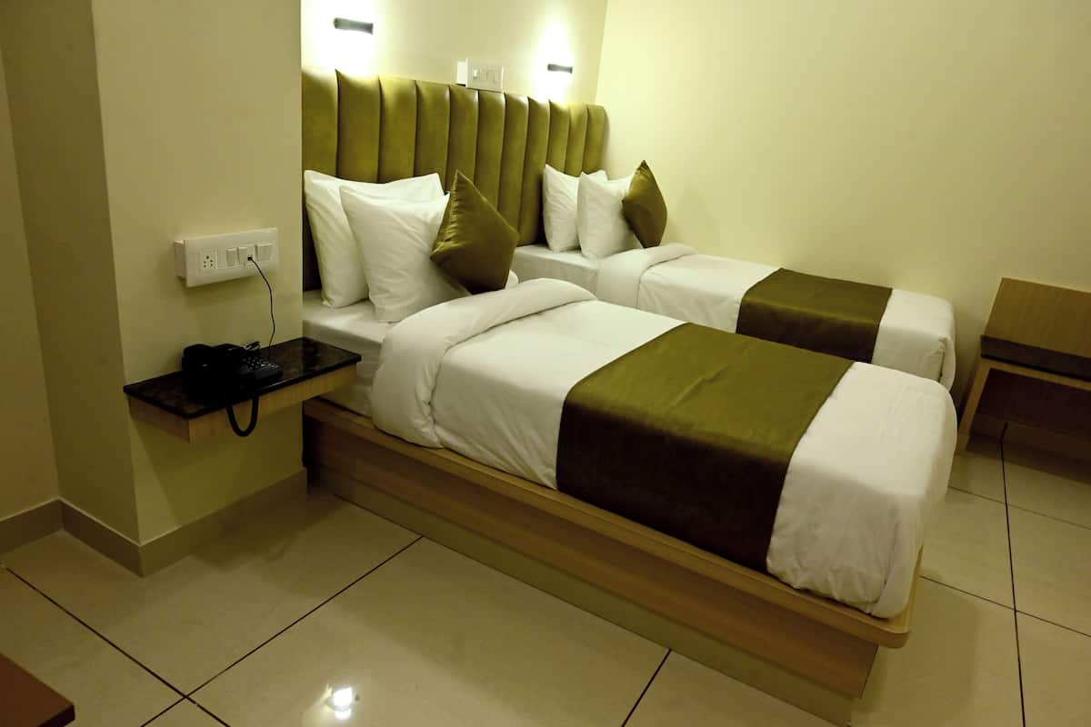 Executive Double Room, City View | In-room safe, desk, laptop workspace, soundproofing