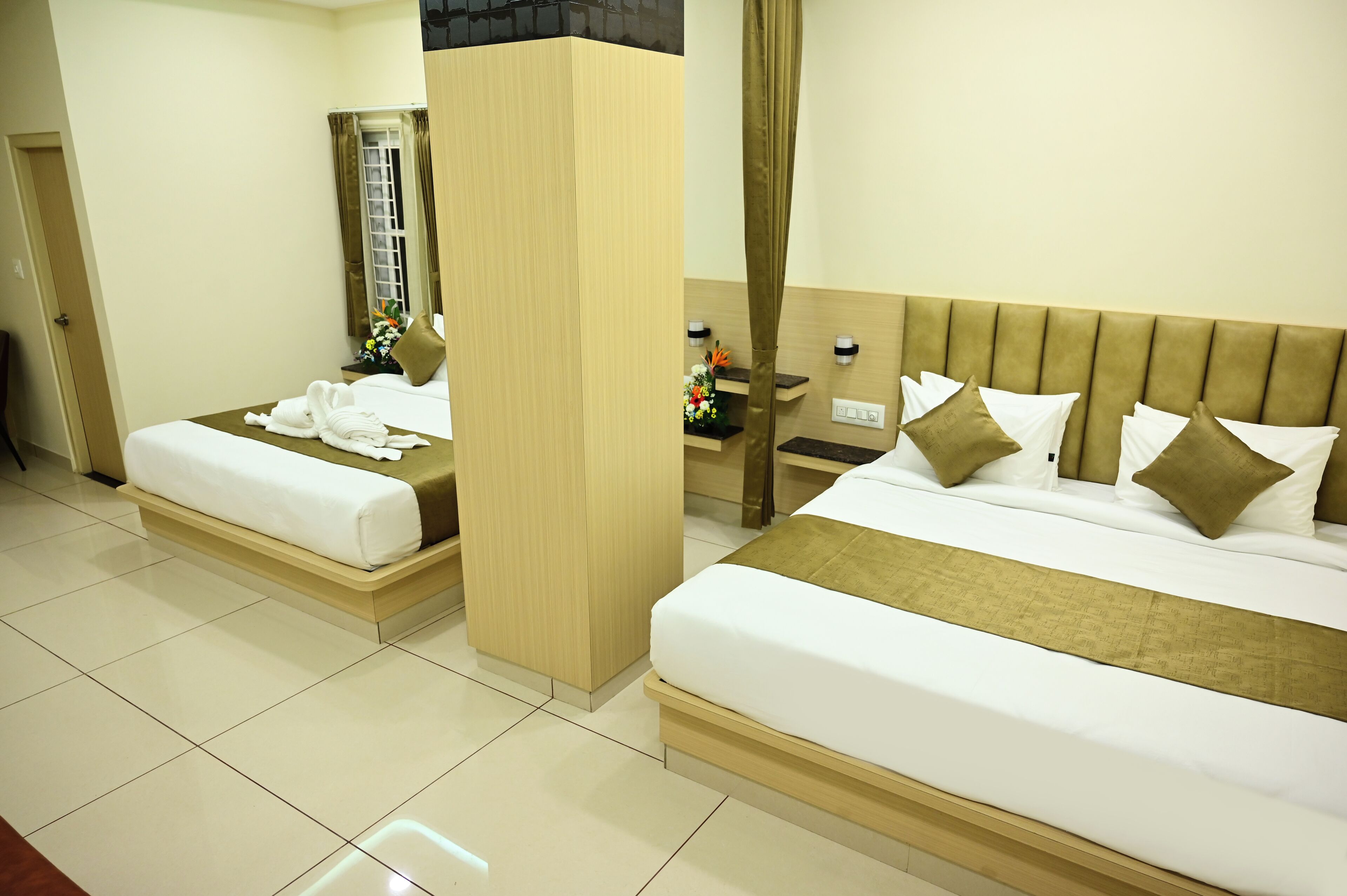 ห้องแกรนด์ดับเบิล, วิวเมือง | ตู้นิรภัยในห้องพัก, โต๊ะทำงาน, พื้นที่ทำงานแบบใช้แล็ปท็อป