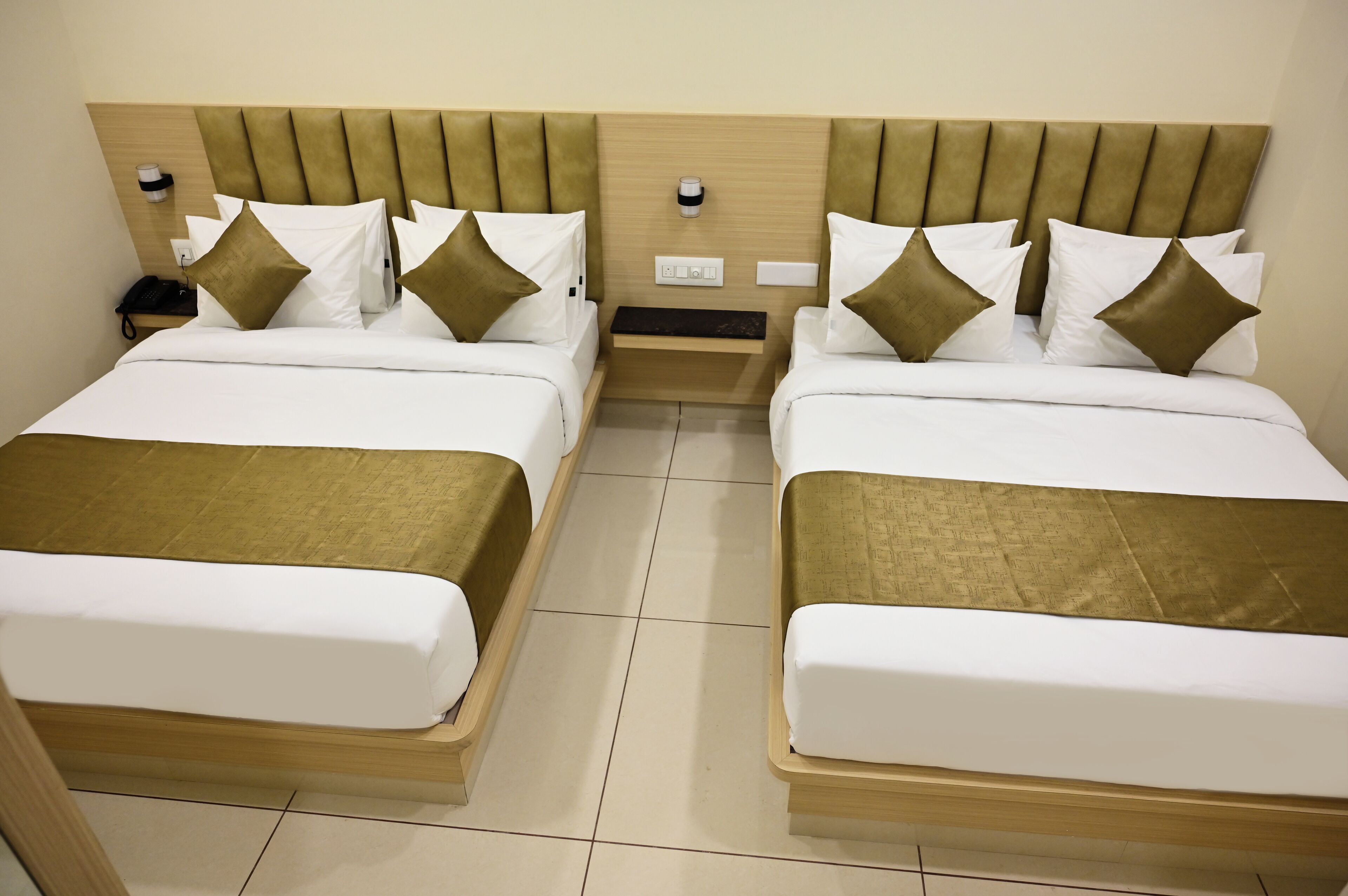 Caja de seguridad en la habitación y escritorio 