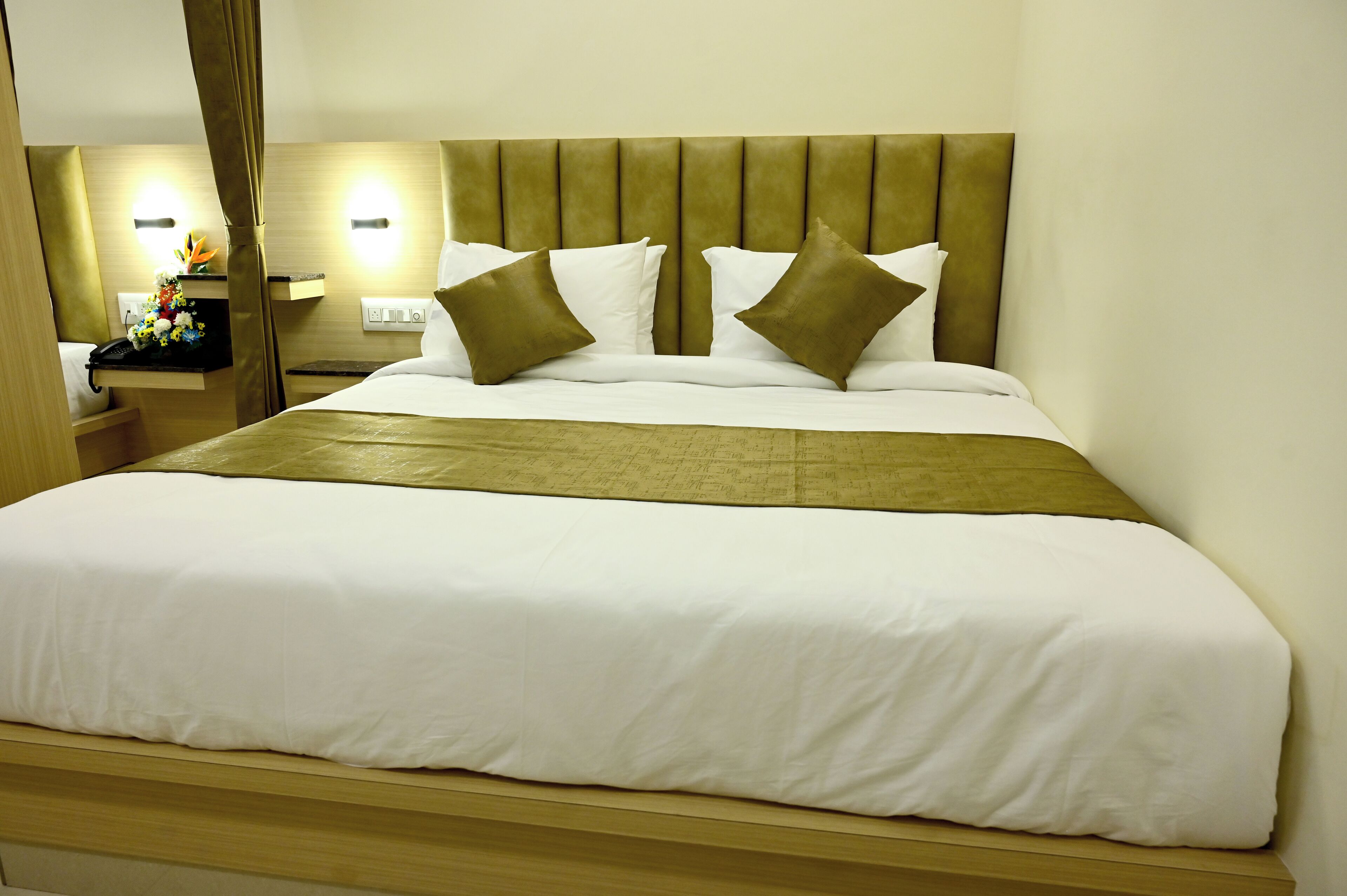 Standard Double Room | In-room safe, desk, laptop workspace, soundproofing