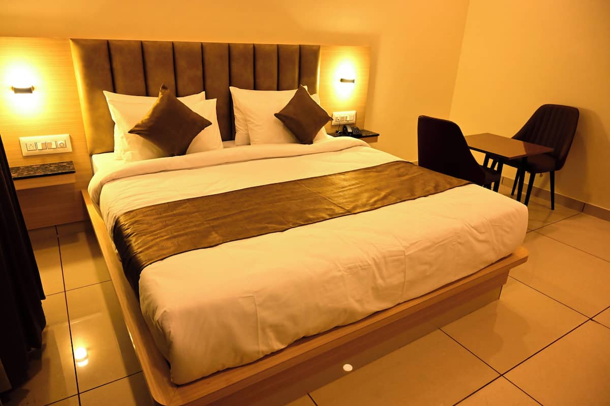 Standard Double Room, City View | In-room safe, desk, laptop workspace, soundproofing