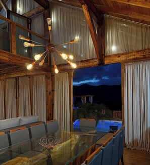 Luxury Kır Evi, Sıcak Su Küveti, Havuz Manzaralı | Yemek odası