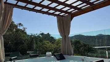 Chalet de lujo | Tina de hidromasaje al aire libre