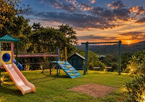 Children's play area - outdoor - Sítio Recanto Pedacinho do Céu - Camboriú/SC (Camboriú)