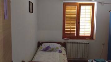 5 bedrooms, bed sheets
