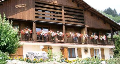 2 Rooms for 4 People