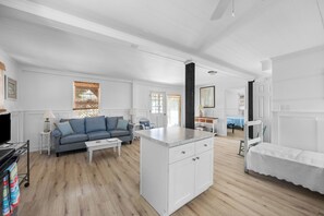 Living area - Guess House - Ocean View, 3-Bedroom, Dog Friendly (Pawleys Island)