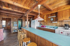 Coffee/tea maker - Guess House - Ocean View, 3-Bedroom, Dog Friendly (Pawleys Island)