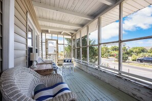 Interior - Guess House - Ocean View, 3-Bedroom, Dog Friendly (Pawleys Island)
