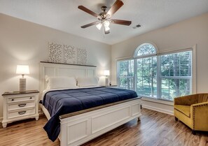 Free WiFi, bed sheets - New Barefoot Breeze-Cypress Bend 1124! 2BR Golf Villa Close to Beach! (North Myrtle Beach)