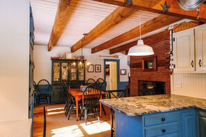 Dining - Heron's Perch Beautiful Pondside Home with Screened Porch (Brunswick)