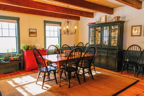 Dining - Heron's Perch Beautiful Pondside Home with Screened Porch (Brunswick)
