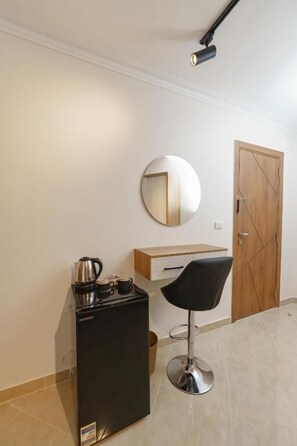 Standard-Doppelzimmer, Balkon, Stadtblick | Innenbereich