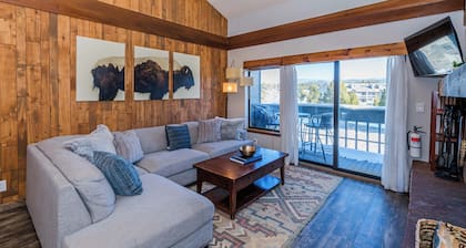 Newly renovated 3 bedroom, views, clubhouse amenities