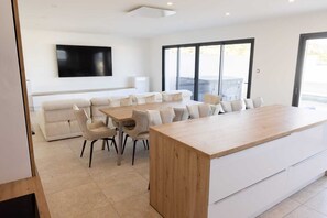 Dining - Villa Évasion - for 8 people with view (Narbonne)