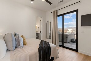 10 bedrooms, desk, iron/ironing board, travel crib