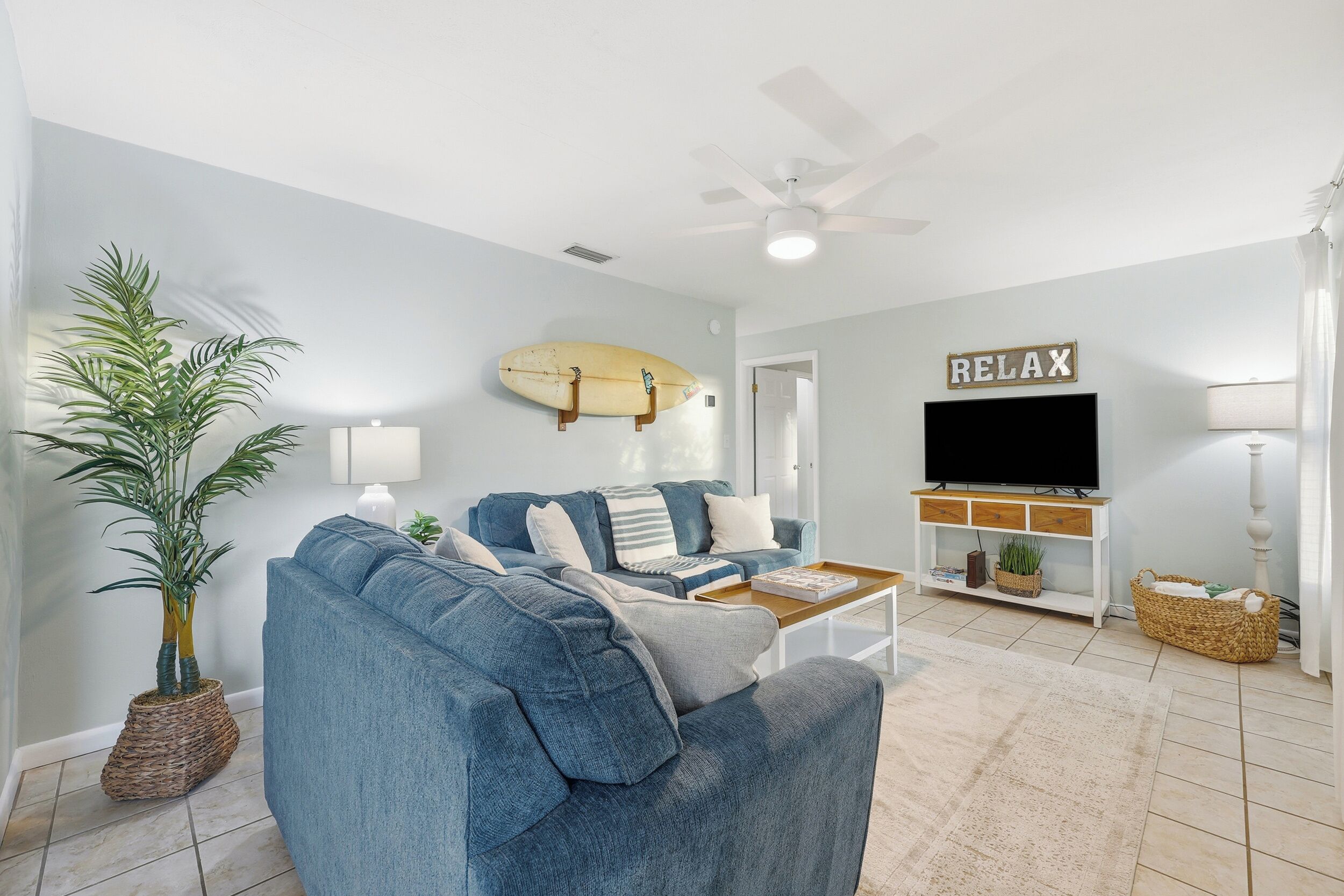 Smart TV, fireplace, DVD player, books