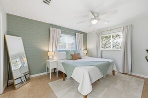 2 bedrooms, iron/ironing board, Internet, bed sheets - New! Hot Tub, Fire Pit and Walk to the Beach (St. Augustine)