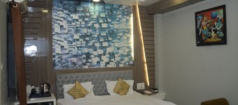 HOTEL  RAJ PALACE SHIVPURI