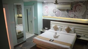 Skrivebord, skrivebord for bærbar PC og wi-fi (inkludert)