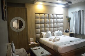 Bureau, espace de travail pour ordinateur portable, Wi-Fi gratuit