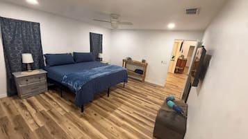 Silitysrauta/-lauta, Wi-Fi, vuodevaatteet