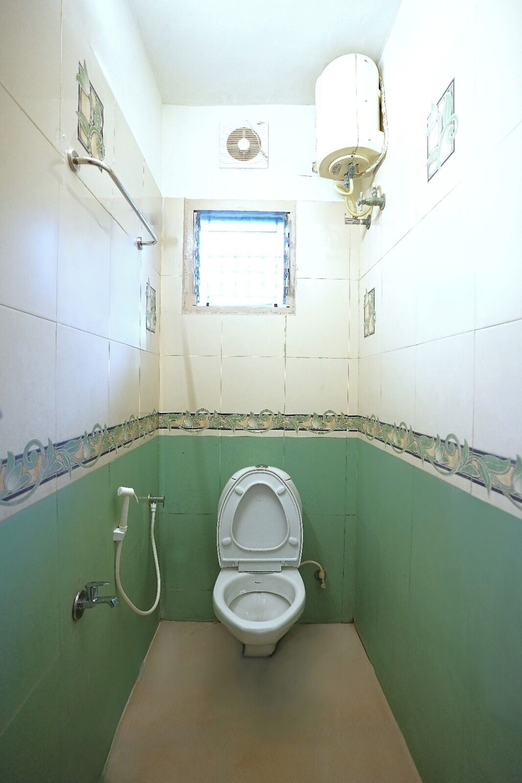 Classic Double Room | Bathroom | Shower, towels, toilet paper