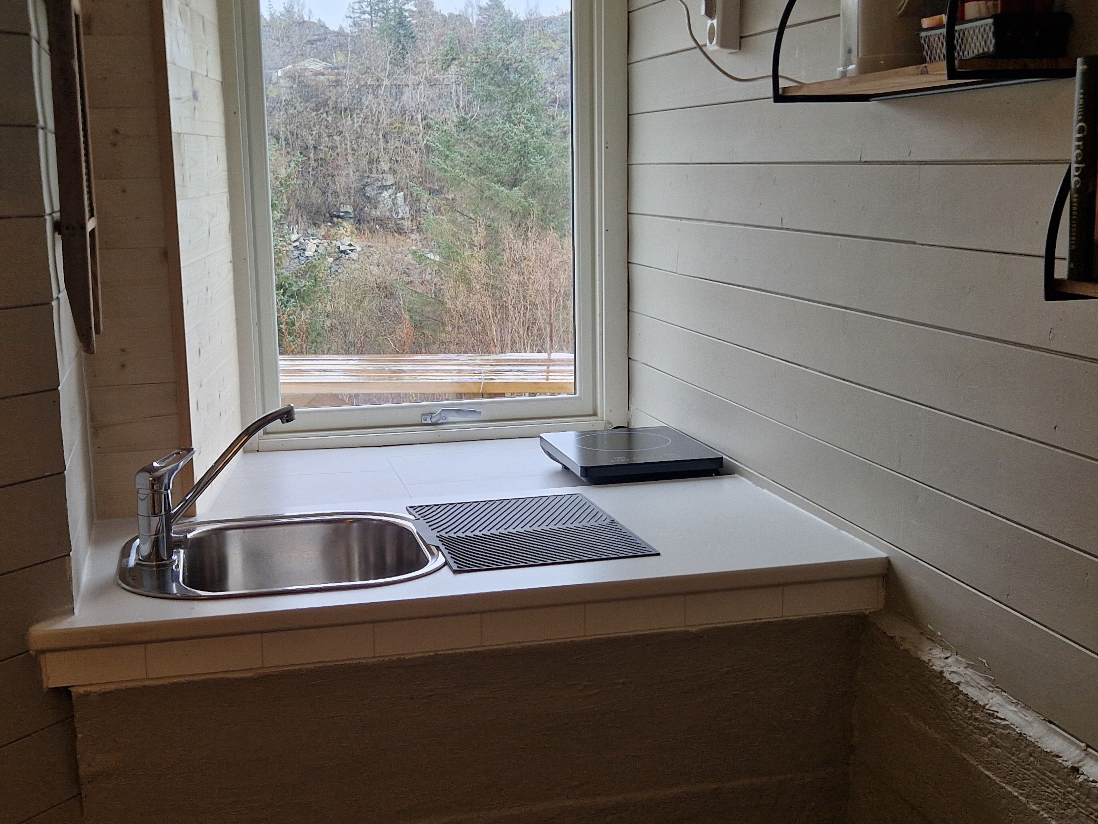 Fridge, microwave, stovetop, electric kettle